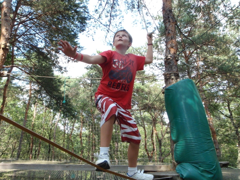 Village Camps International Summer Camp Ard&egrave;che, France 2019-07-26 https://www.villagecamps.com/journals_admin/images/67-9-Walking the tightrope with Jarek.jpg